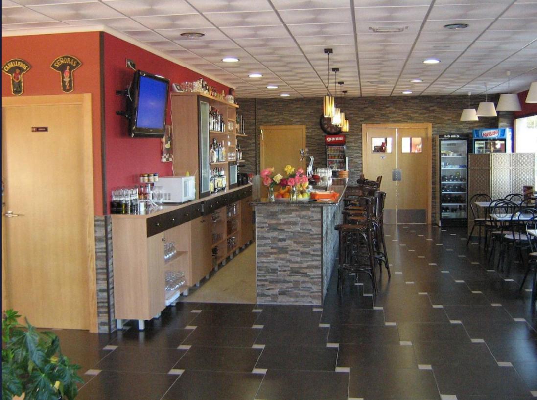 Hotel Restaurant Cau Blanch Useras Экстерьер фото